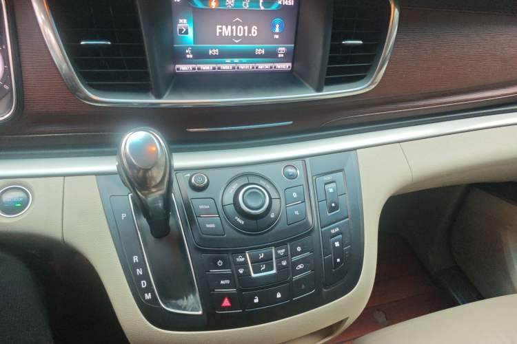 Used Buick GL8 2017 25S Luxury Version China V Standard Audio And AC Panel