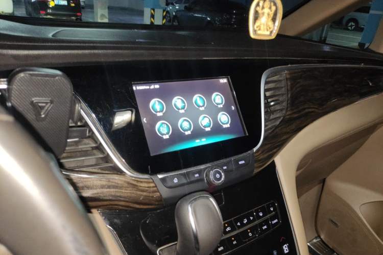 Used Buick GL8 2017 ES 28T Flagship Model China V Standard Audio And AC Panel