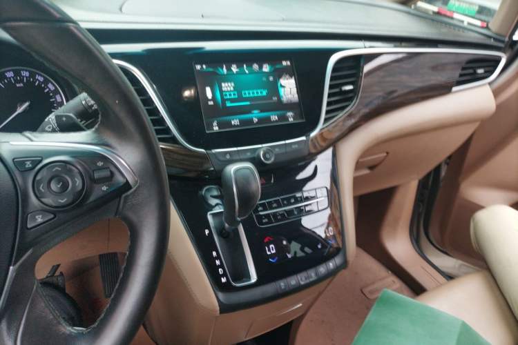 Used Buick GL8 2017 ES 28T Luxury Model China V Standard Audio And AC Panel