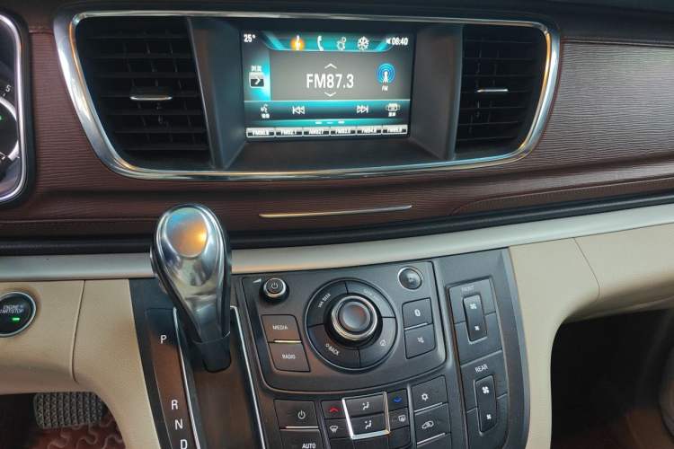 Used Buick GL8 2017 25S Luxury Version China V Standard Audio And AC Panel