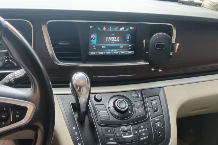 Used Buick GL8 2017 25S Luxury Version China V Standard Audio And AC Panel