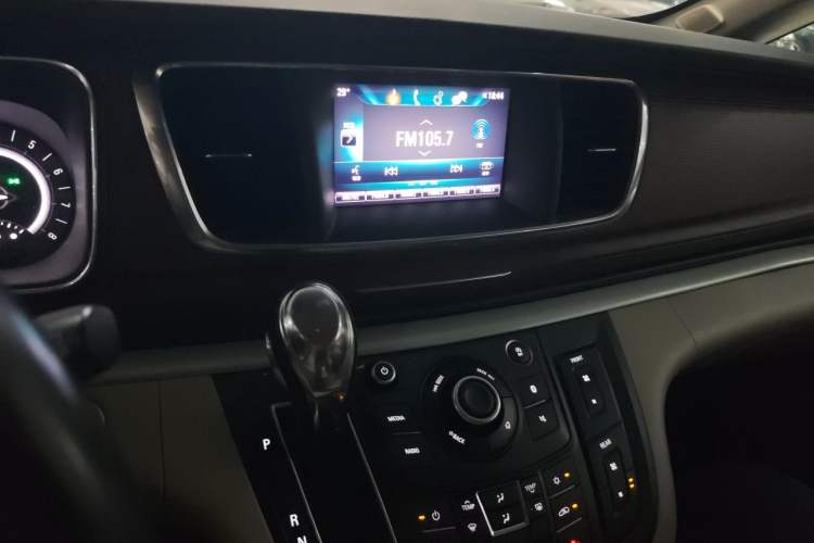 Used Buick GL8 2017 25S Comfort Version China V Standard Audio And AC Panel