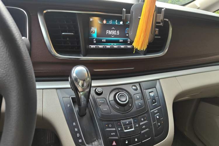 Used Buick GL8 2017 25S Comfort Version China V Standard Audio And AC Panel