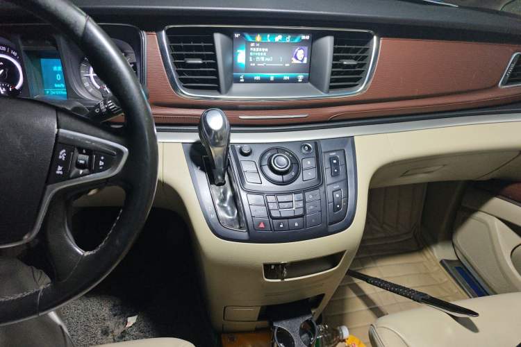 Used Buick GL8 2017 25S Luxury Version China V Standard Audio And AC Panel