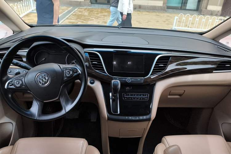 Used Buick GL8 2017 ES 28T Luxury Model China V Standard Center Console