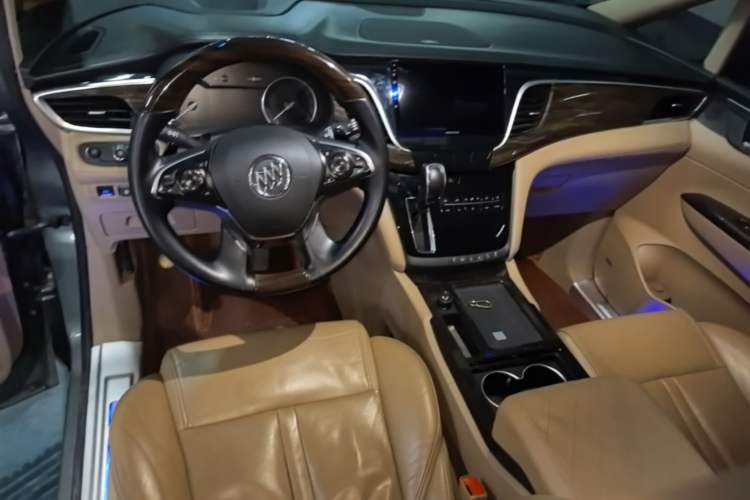 Used Buick GL8 2017 ES 28T Flagship Model China V Standard Center Console