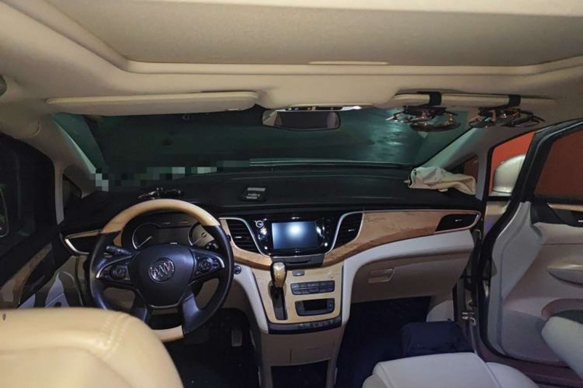 Used Buick GL8 2017 ES 28T Comfort Model China V Standard Center Console