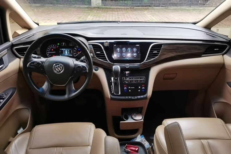 Used Buick GL8 2017 ES 28T Luxury Model China V Standard Center Console