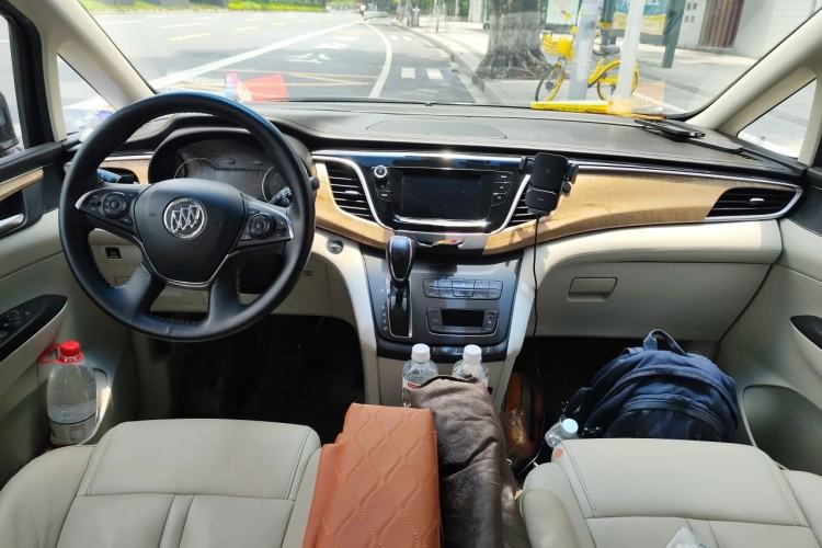 Used Buick GL8 2017 ES 28T Comfort Model China V Standard Center Console