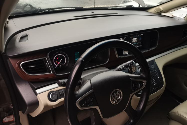 Used Buick GL8 2017 25S Luxury Version China V Standard Center Console