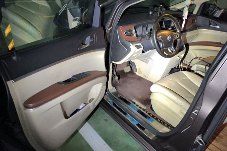 Used Buick GL8 2017 25S Luxury Version China V Standard Driver Seat