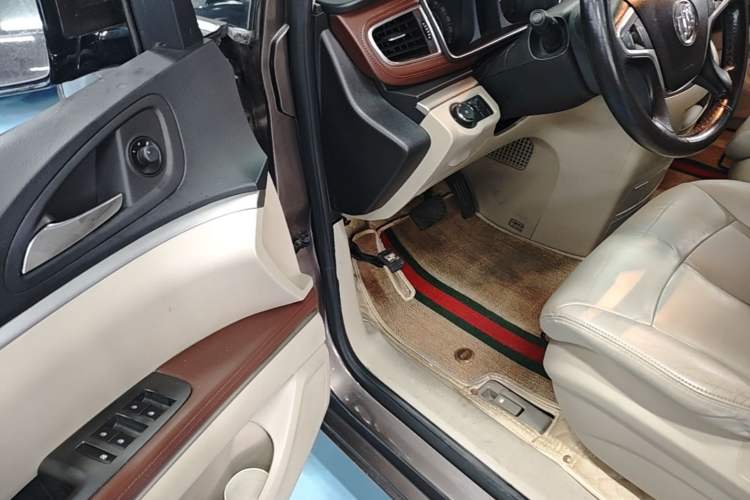 Used Buick GL8 2017 25S Luxury Version China V Standard Driver Seat