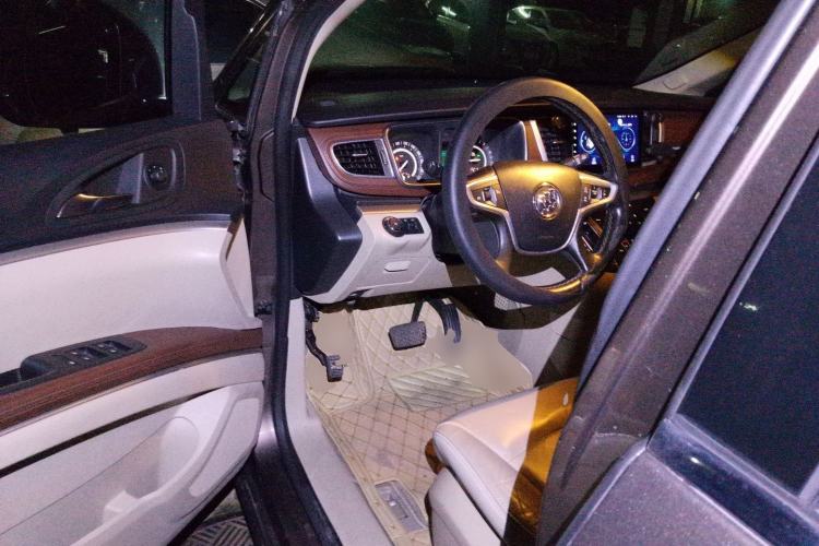 Used Buick GL8 2017 25S Luxury Version China V Standard Driver Seat