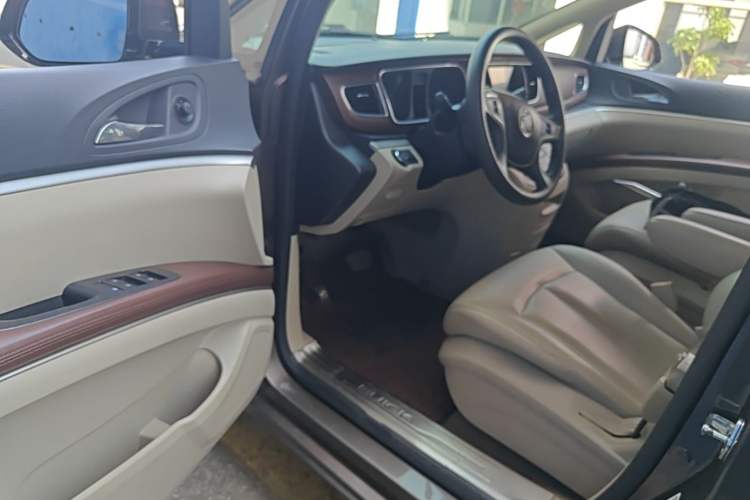 Used Buick GL8 2017 25S Comfort Version China V Standard Driver Seat