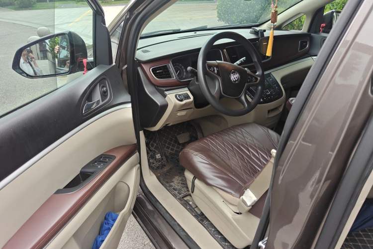 Used Buick GL8 2017 25S Comfort Version China V Standard Driver Seat