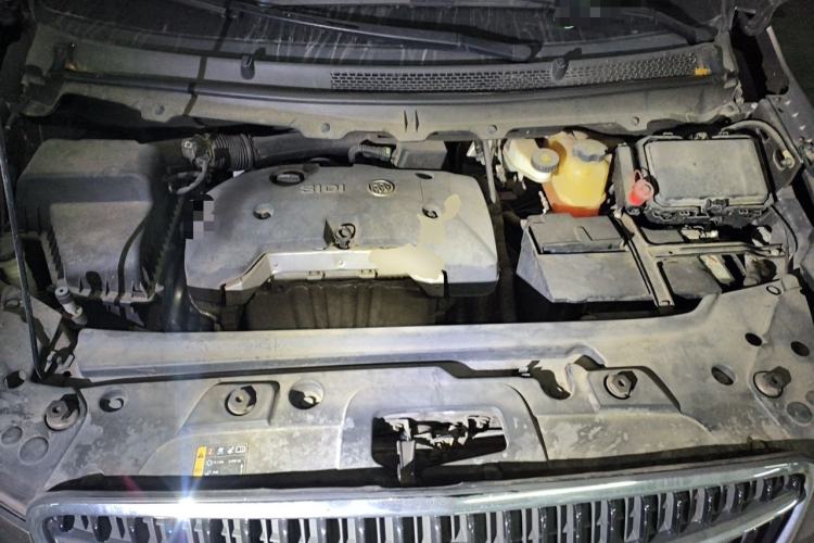 Used Buick GL8 2017 25S Luxury Version China V Standard Engine Bay