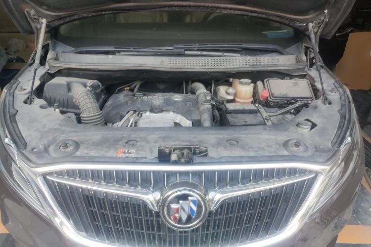 Used Buick GL8 2017 ES 28T Flagship Model China V Standard Engine Bay