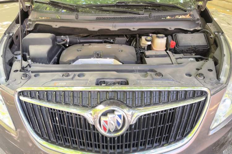Used Buick GL8 2017 25S Luxury Version China V Standard Engine Bay