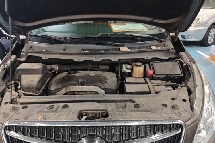Used Buick GL8 2017 25S Luxury Version China V Standard Engine Bay
