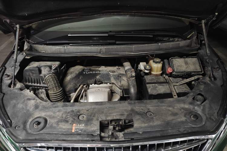 Used Buick GL8 2017 ES 28T Premium Version China V Standard Engine Bay