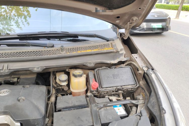 Used Buick GL8 2017 25S Luxury Version China V Standard Engine Bay Left