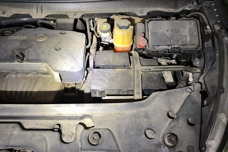 Used Buick GL8 2017 25S Luxury Version China V Standard Engine Bay Left