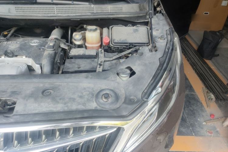 Used Buick GL8 2017 ES 28T Flagship Model China V Standard Engine Bay Left