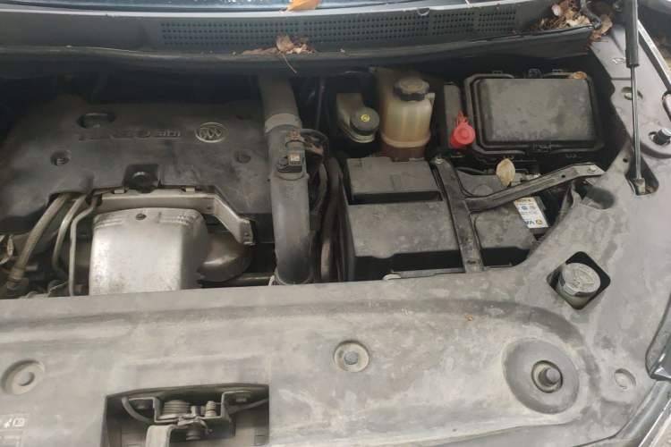 Used Buick GL8 2017 ES 28T Comfort Model China V Standard Engine Bay Left