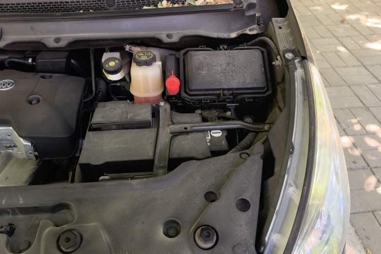 Used Buick GL8 2017 25S Luxury Version China V Standard Engine Bay Left