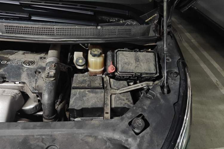 Used Buick GL8 2017 ES 28T Premium Version China V Standard Engine Bay Left