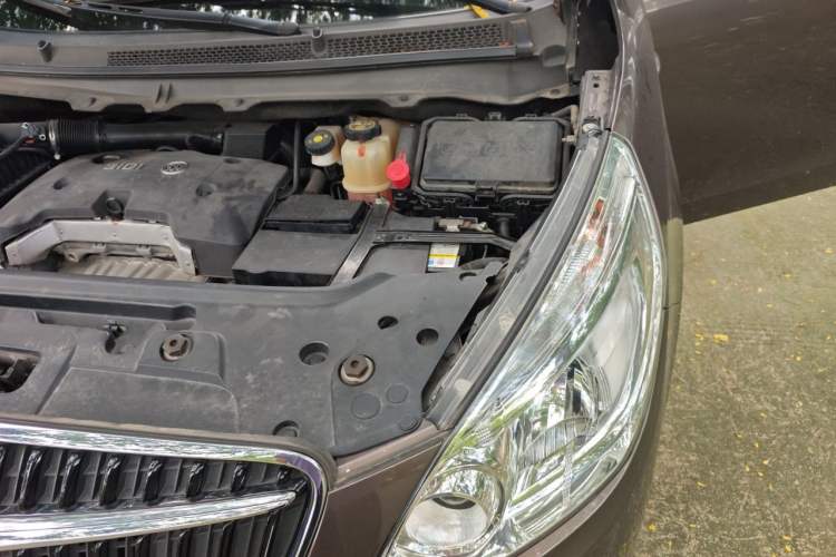 Used Buick GL8 2017 25S Comfort Version China V Standard Engine Bay Left