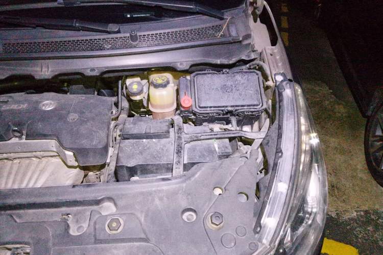 Used Buick GL8 2017 25S Luxury Version China V Standard Engine Bay Left
