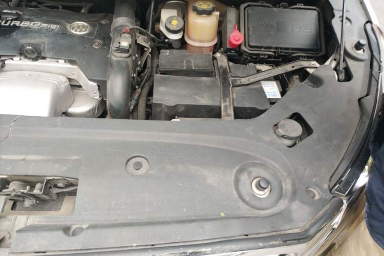 Used Buick GL8 2017 ES 28T Luxury Model China V Standard Engine Bay Left