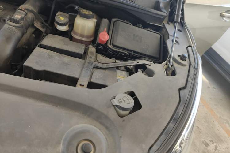 Used Buick GL8 2017 ES 28T Luxury Model China V Standard Engine Bay Left