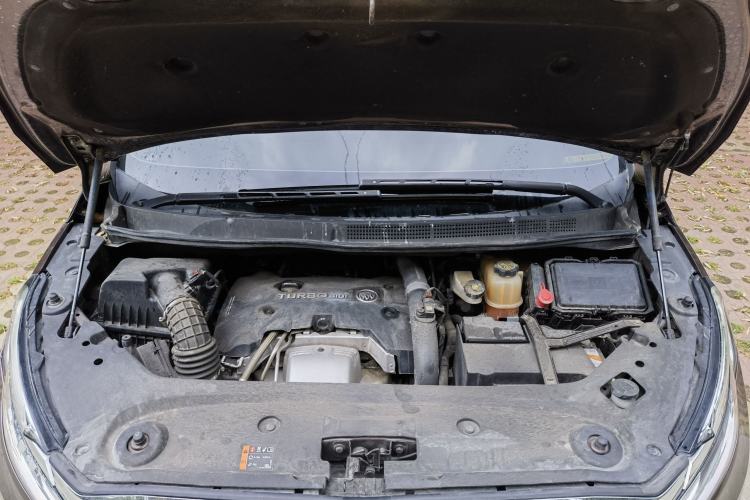 Used Buick GL8 2017 ES 28T Luxury Model China V Standard Engine Bay