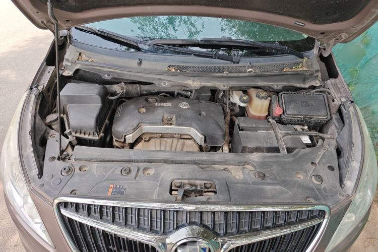 Used Buick GL8 2017 25S Luxury Version China V Standard Engine Bay