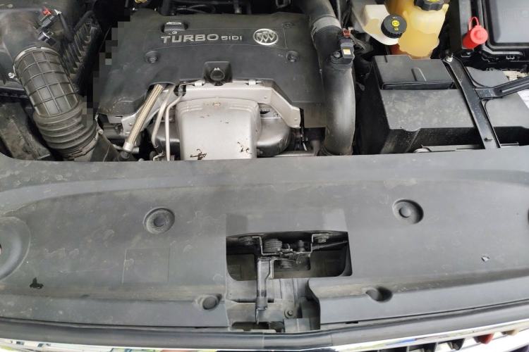 Used Buick GL8 2017 ES 28T Comfort Model China V Standard Engine Bay