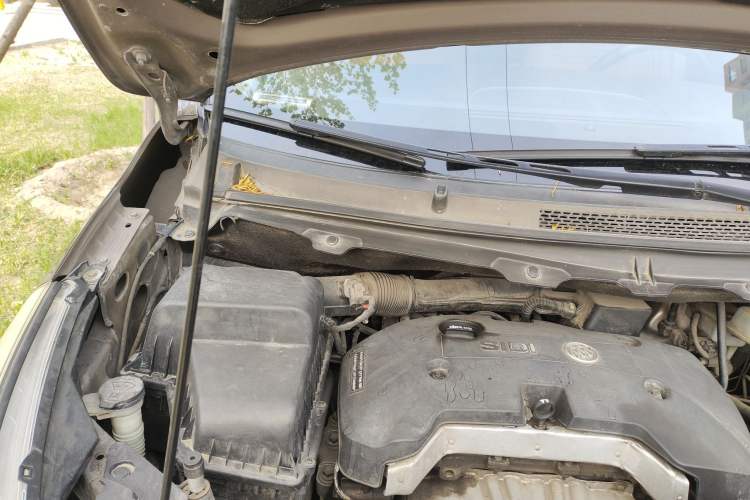 Used Buick GL8 2017 25S Luxury Version China V Standard Engine Bay Right