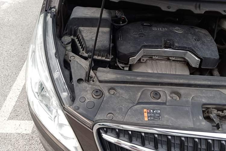 Used Buick GL8 2017 25S Prestige Version China V Standard Engine Bay Right