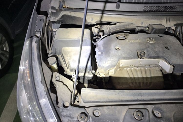 Used Buick GL8 2017 25S Luxury Version China V Standard Engine Bay Right