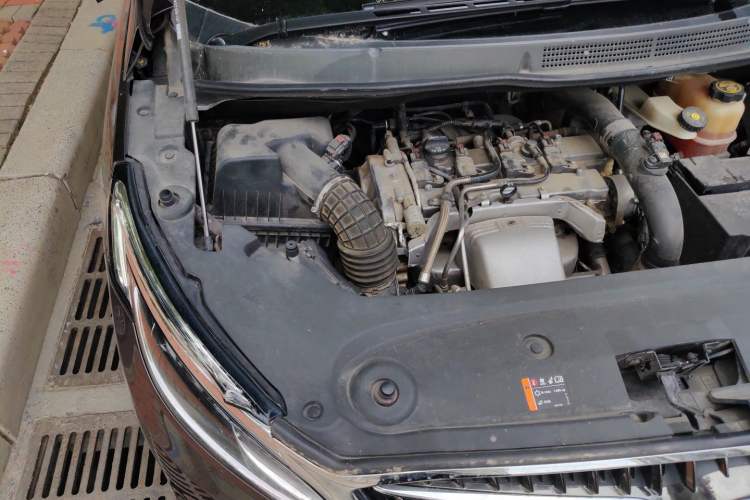 Used Buick GL8 2017 ES 28T Flagship Model China V Standard Engine Bay Right