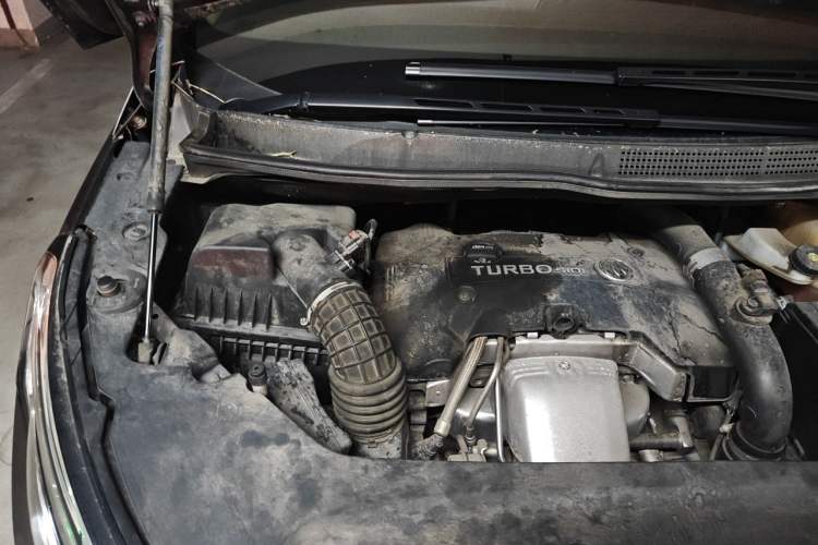 Used Buick GL8 2017 ES 28T Premium Version China V Standard Engine Bay Right