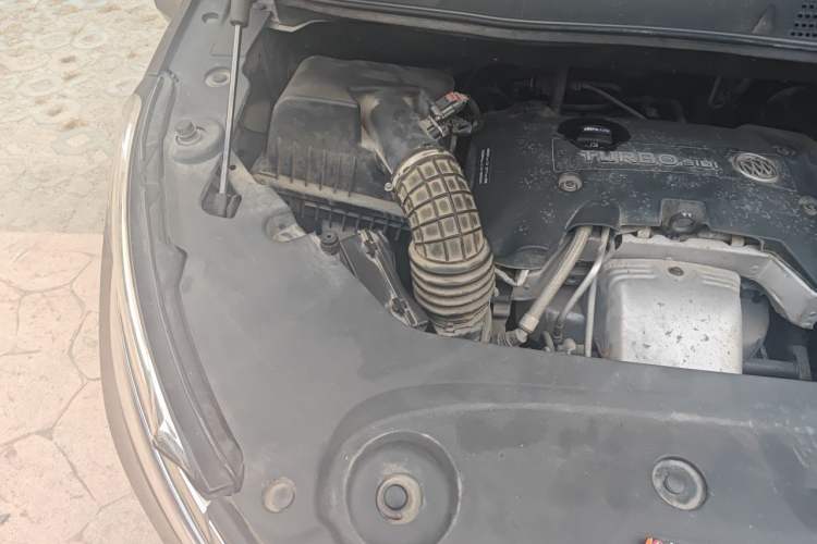 Used Buick GL8 2017 ES 28T Premium Version China V Standard Engine Bay Right