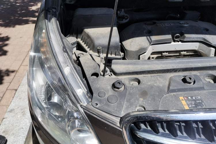 Used Buick GL8 2017 25S Comfort Version China V Standard Engine Bay Right