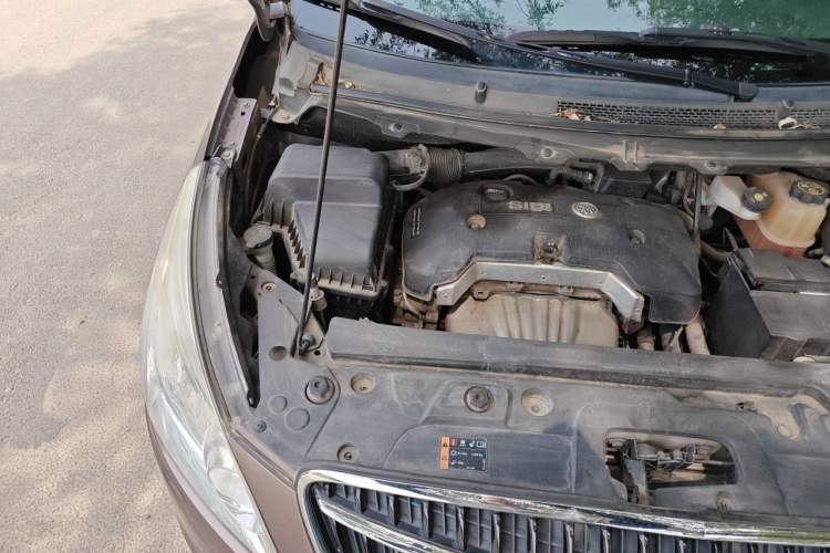 Used Buick GL8 2017 25S Luxury Version China V Standard Engine Bay Right