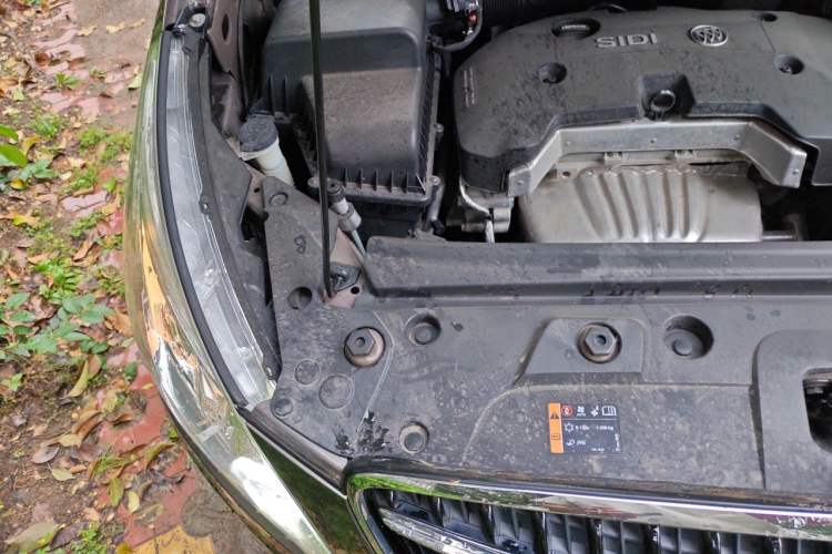 Used Buick GL8 2017 25S Prestige Version China V Standard Engine Bay Right