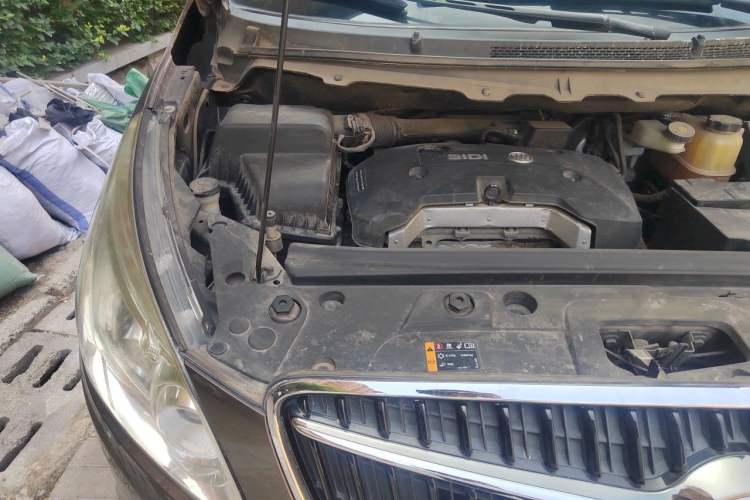 Used Buick GL8 2017 25S Comfort Version China V Standard Engine Bay Right