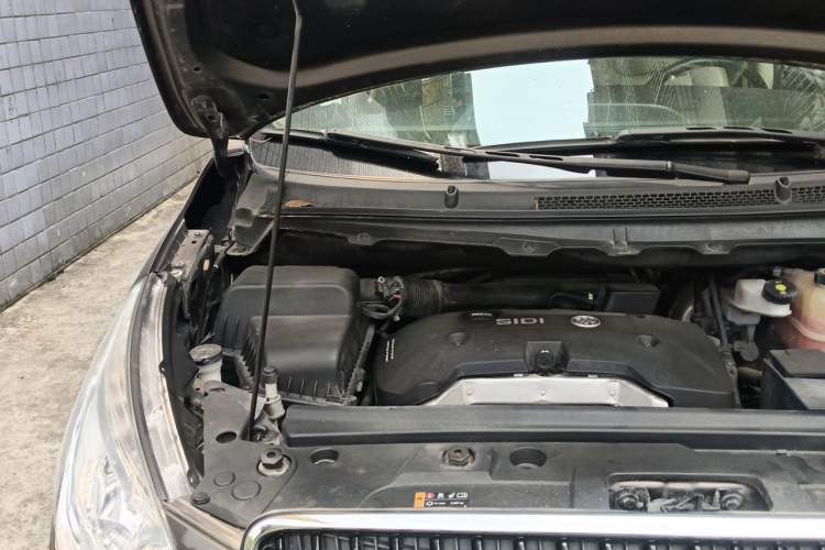 Used Buick GL8 2017 25S Luxury Version China V Standard Engine Bay Right