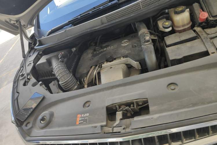 Used Buick GL8 2017 ES 28T Luxury Model China V Standard Engine Bay Right