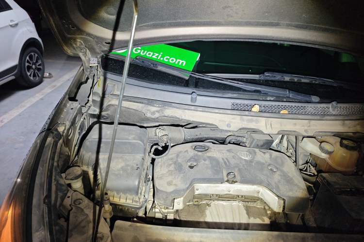 Used Buick GL8 2017 25S Luxury Version China V Standard Engine Bay Right